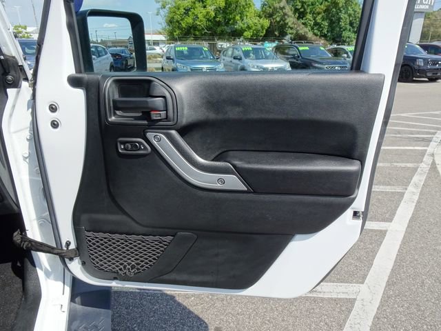 Used 2018 Jeep Wrangler Sahara image 13