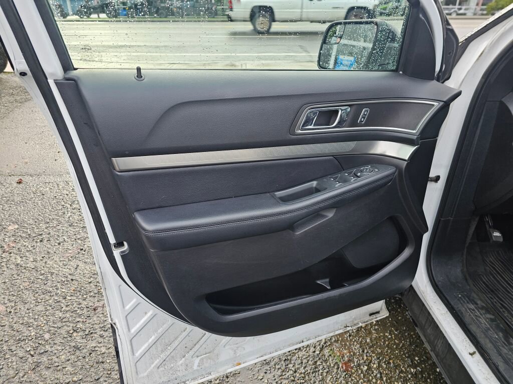 Used 2018 Ford Explorer XLT w/ Equipment Group 202A image 25