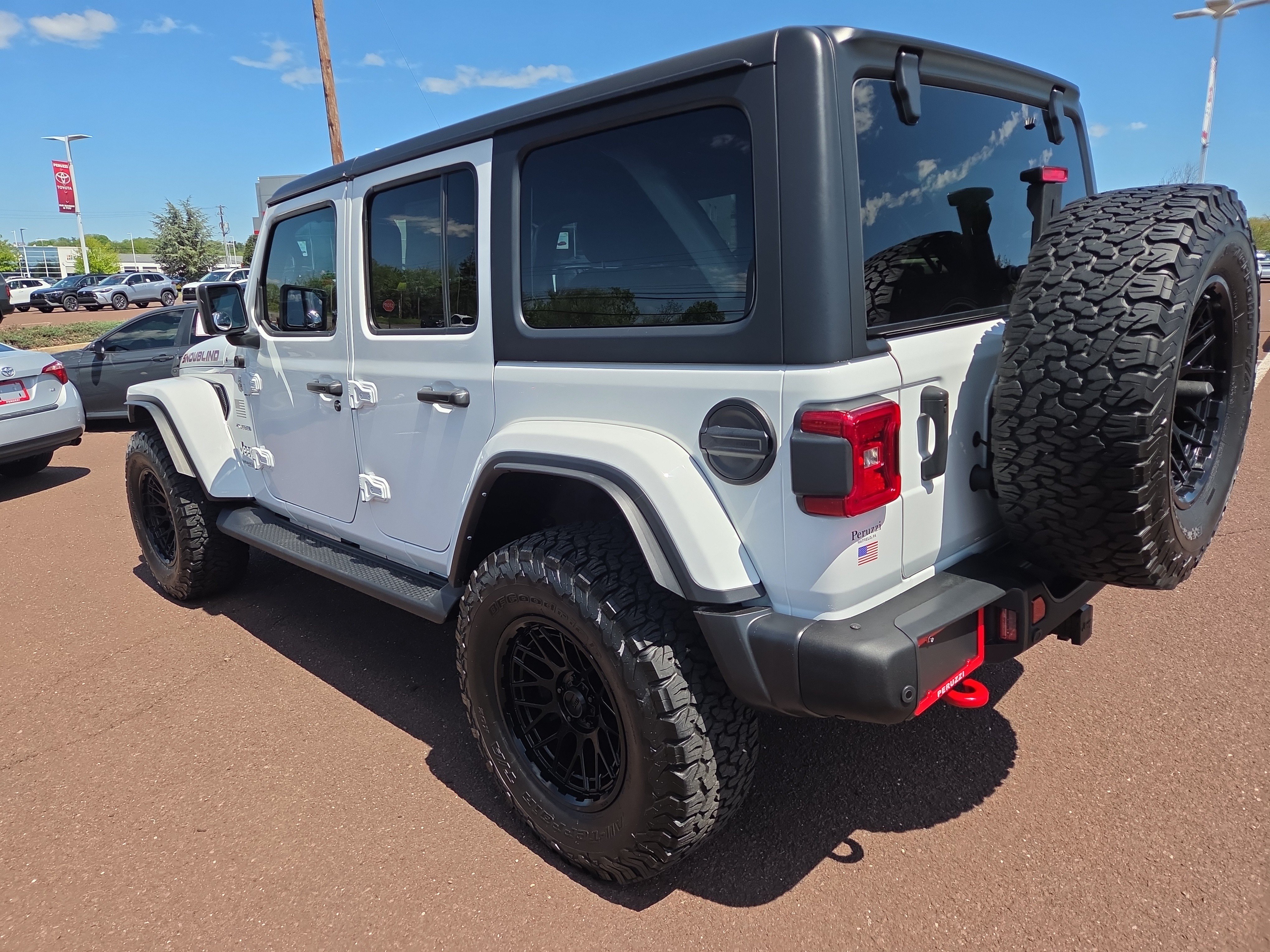 Used 2022 Jeep Wrangler Unlimited Sahara w/ Cold Weather Group AWD/4WD image 5