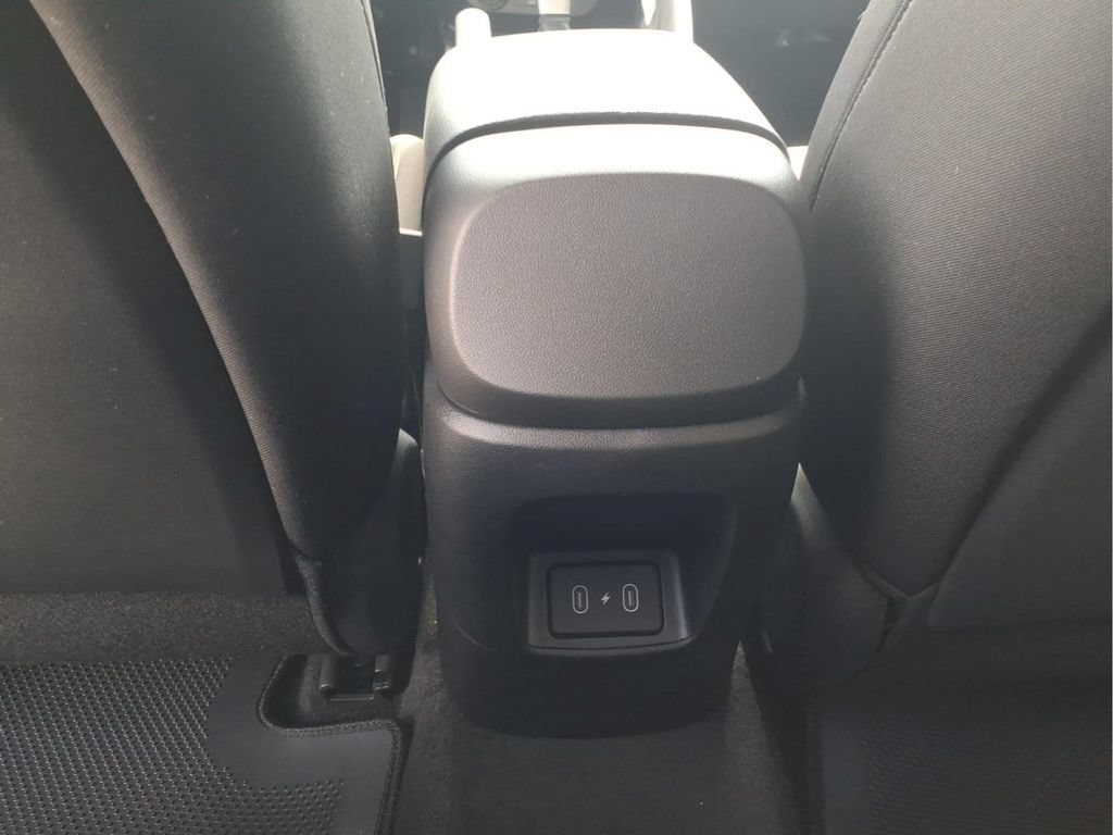 Used 2026 Hyundai Elantra SE FWD image 15