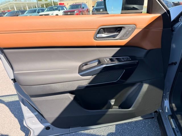 New 2026 Nissan Pathfinder Platinum w/ Cargo Package image 10