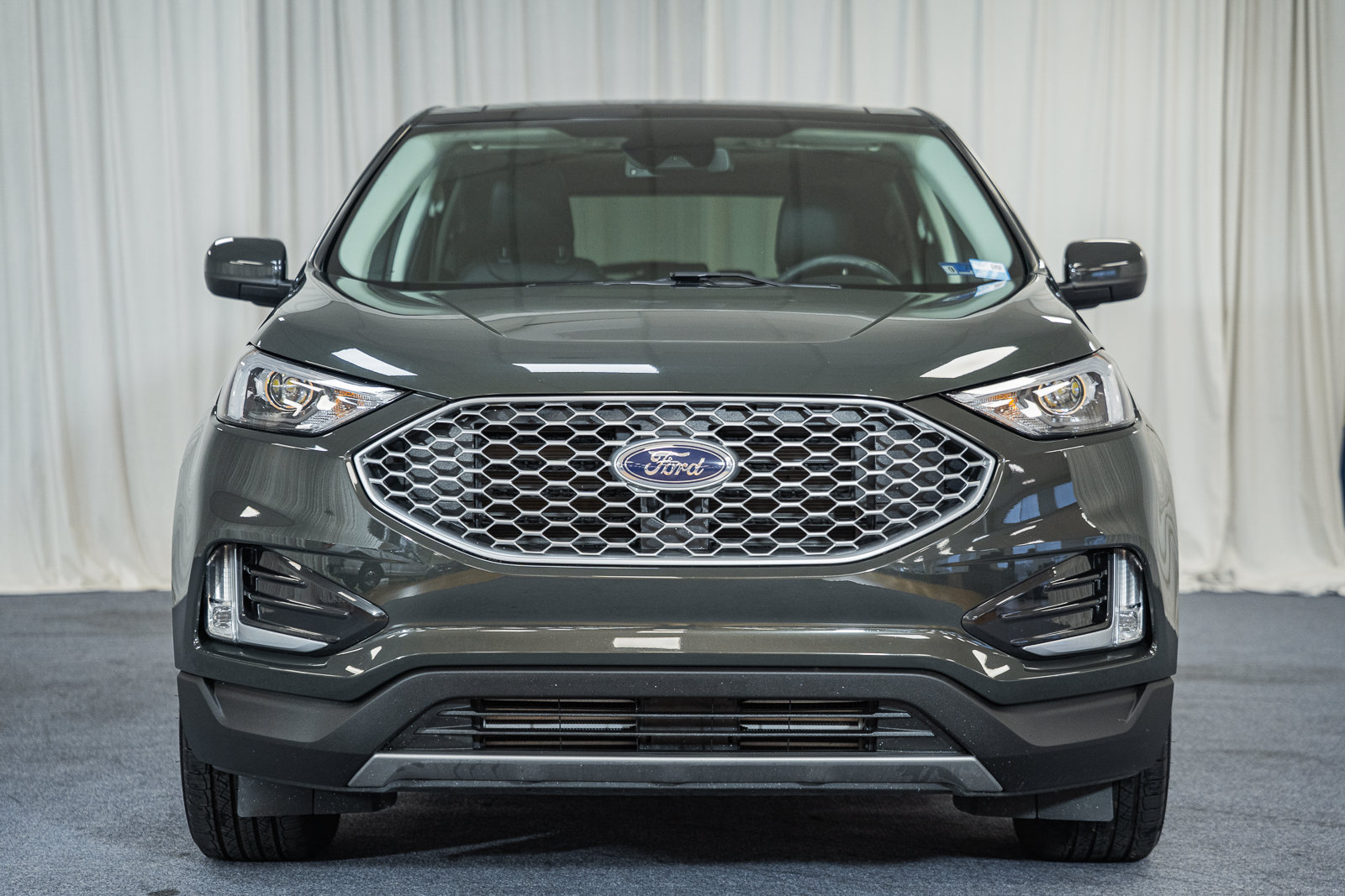 Used 2024 Ford Edge SEL w/ Convenience Package AWD/4WD image 2