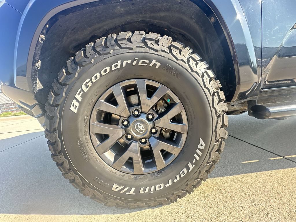 Used 2020 Toyota Tacoma SR5 AWD/4WD image 33