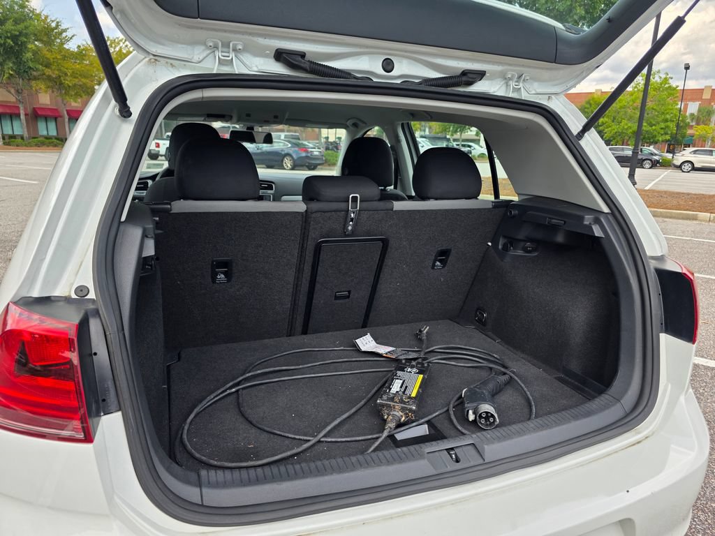 Used 2016 Volkswagen e-Golf SE w/ DC Fast Charging Package FWD image 30