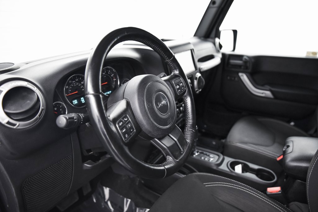 Used 2016 Jeep Wrangler Unlimited Sahara w/ Connectivity Group image 15