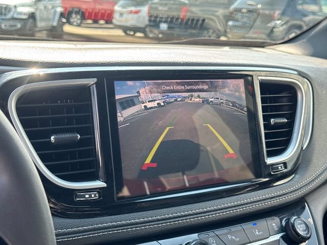 Used 2025 Chrysler Pacifica Limited FWD image 24