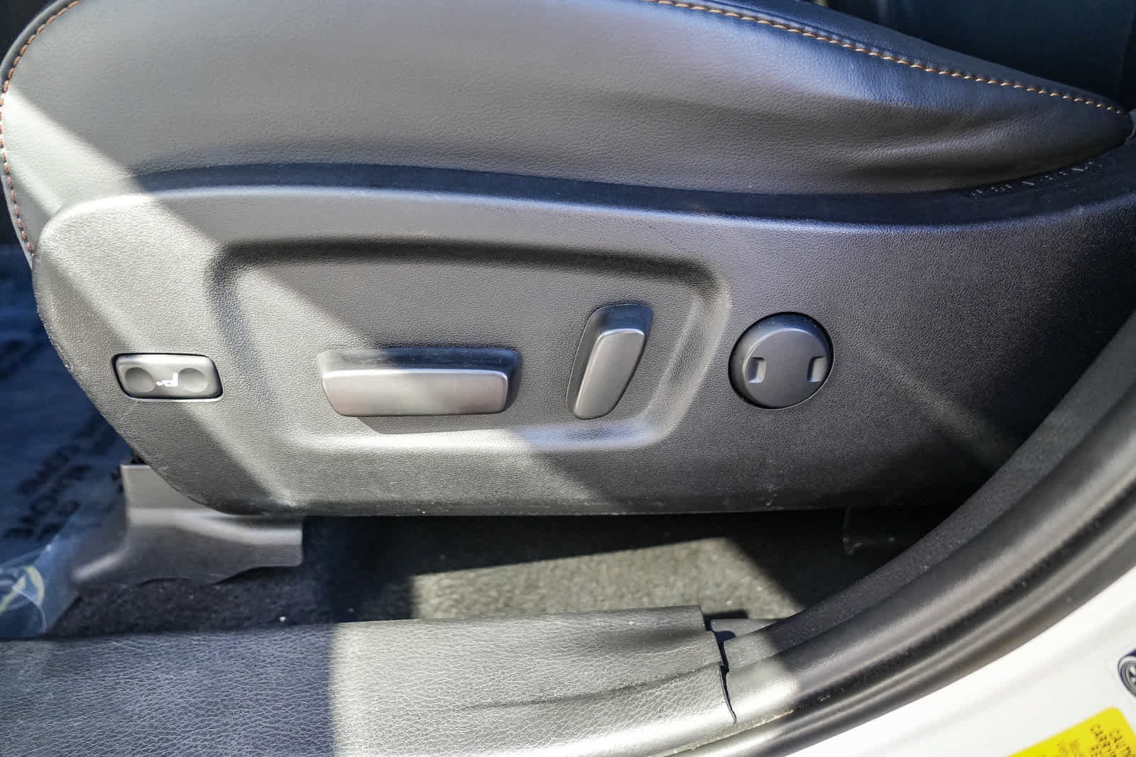 Used 2019 Toyota Highlander XLE w/ Carpet Mat Package (TMS) AWD/4WD image 21