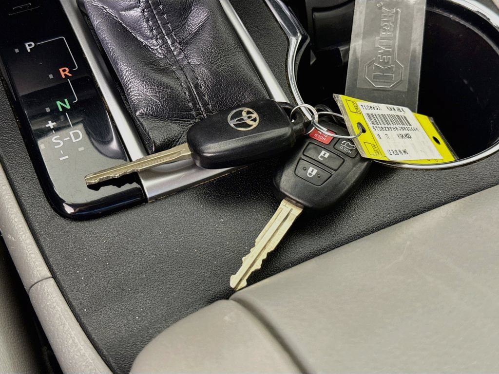 Certified 2018 Toyota Highlander Plus AWD/4WD image 33
