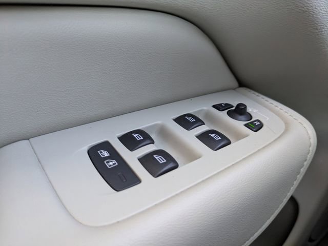 Used 2023 Volvo XC60 B5 Plus image 33