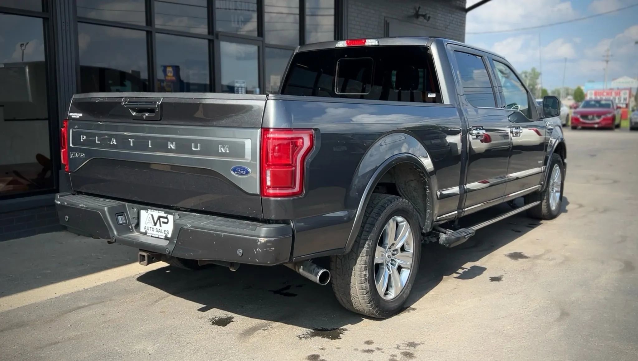 Used 2016 Ford F150 Platinum w/ Equipment Group 701A Luxury AWD/4WD image 3