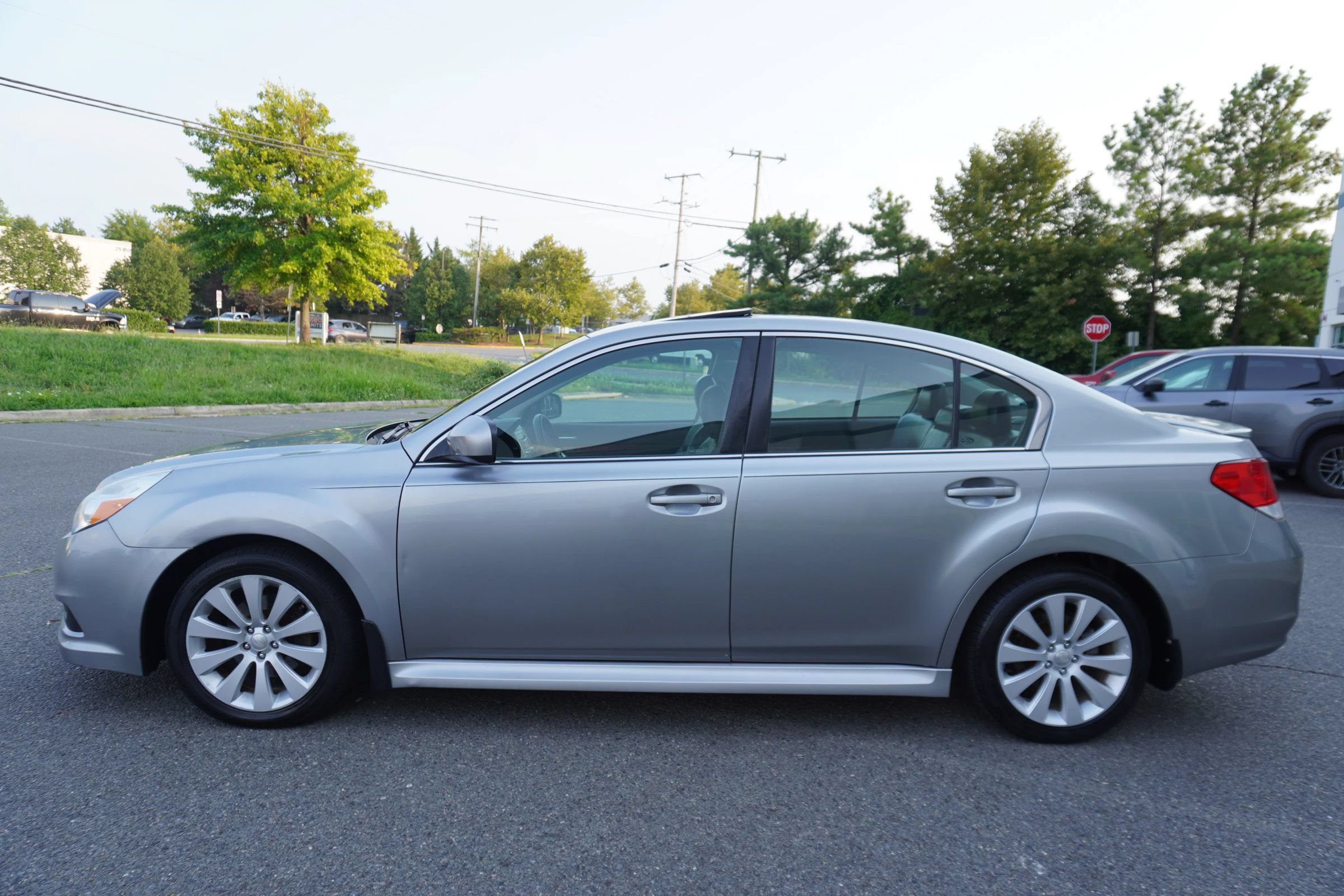 Used 2010 Subaru Legacy 2.5i Limited AWD/4WD image 4