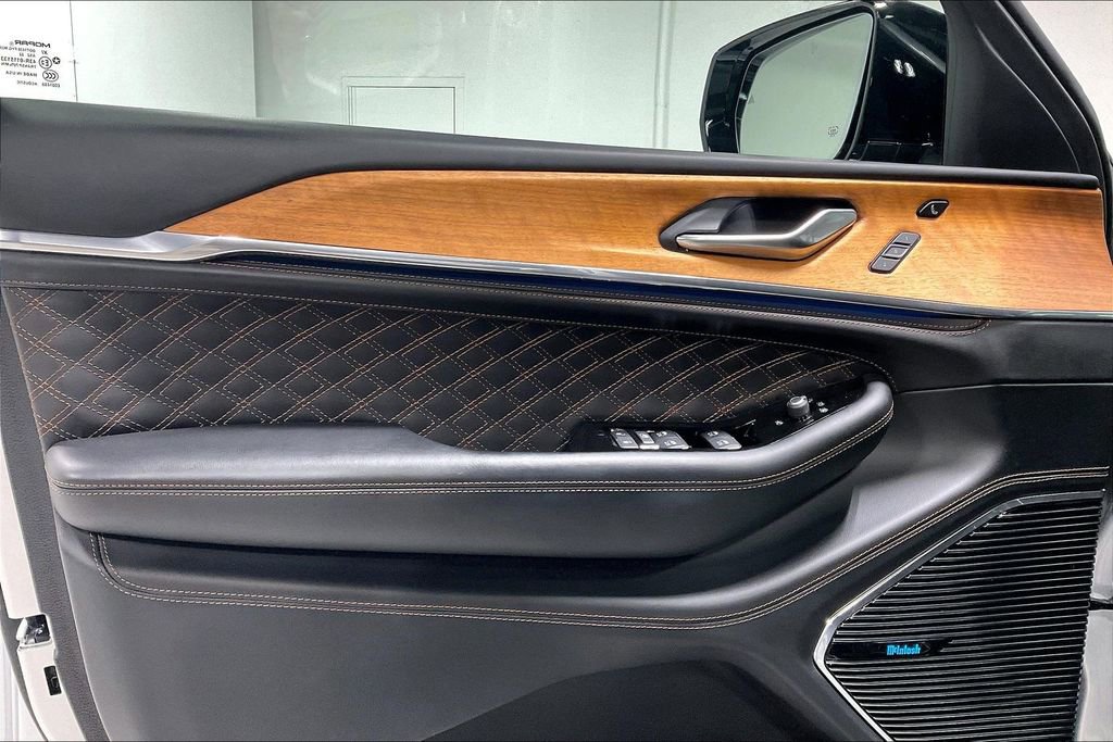 Used 2022 Jeep Grand Cherokee L Summit image 21