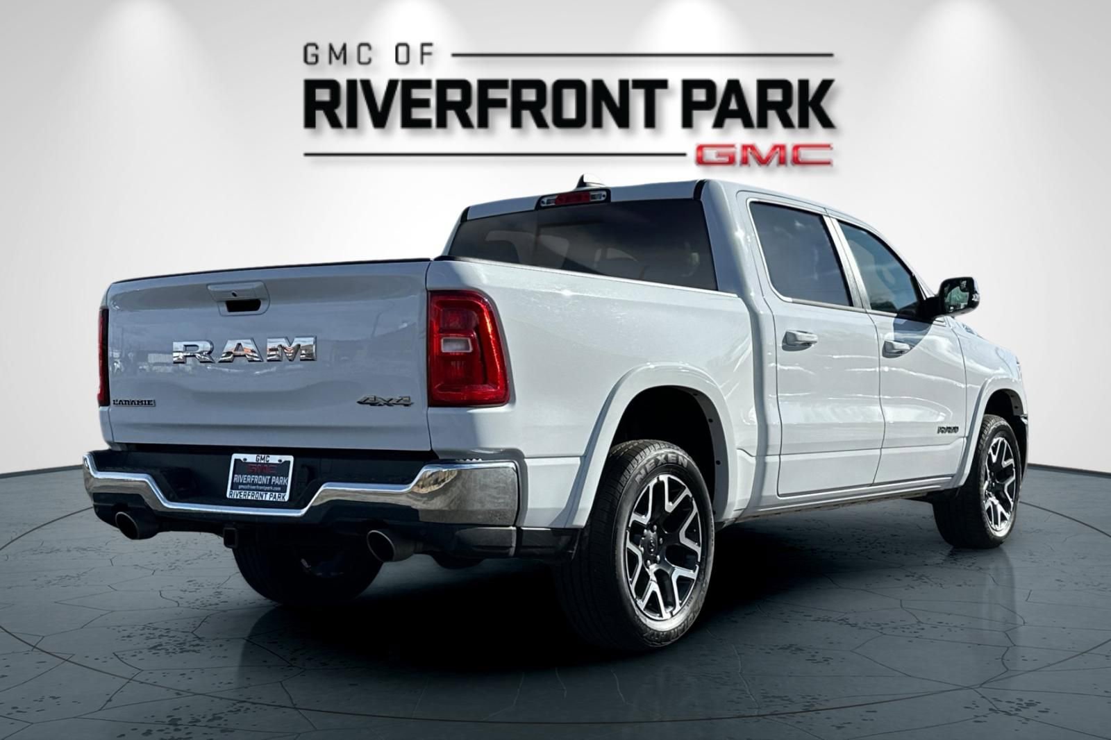 Used 2025 RAM 1500 Laramie AWD/4WD image 3