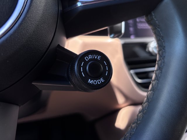 Certified 2022 Porsche Macan AWD/4WD image 18