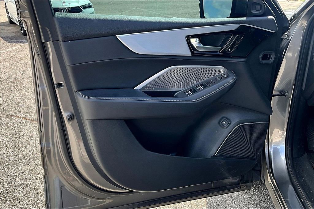 Used 2023 Acura MDX SH-AWD w/ Technology Package image 23