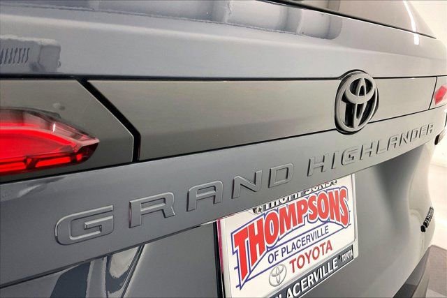 Used 2024 Toyota Grand Highlander Limited image 32