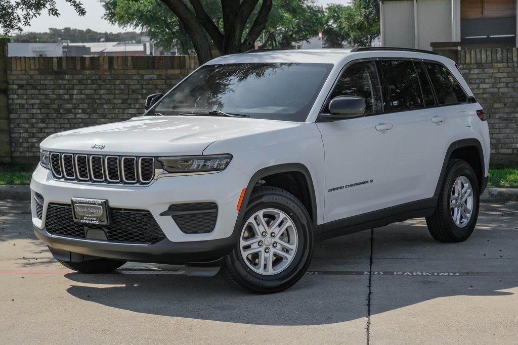 Used 2022 Jeep Grand Cherokee Laredo w/ Luxury Tech Group I image 11