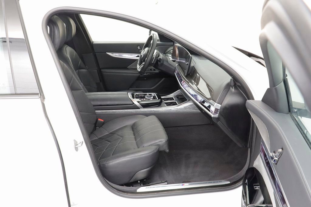 Certified 2023 BMW 760i xDrive image 22