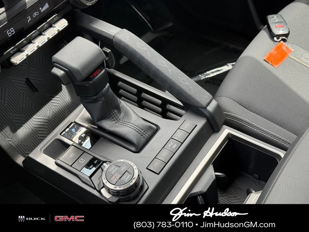 Used 2025 Toyota Tacoma TRD Off-Road AWD/4WD image 33