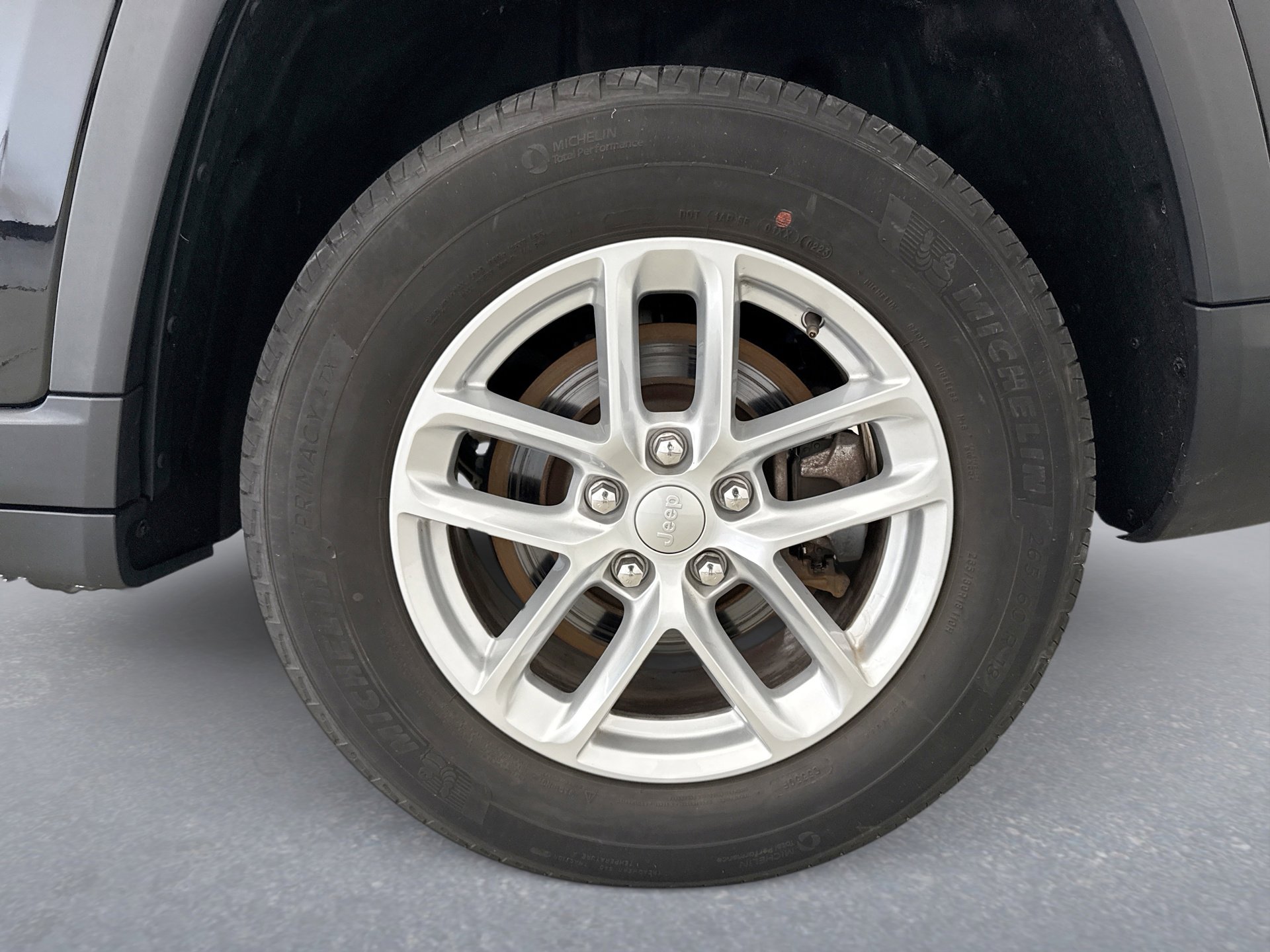 Used 2023 Jeep Grand Cherokee L Laredo image 21