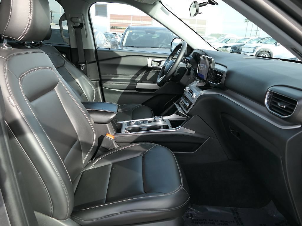 Used 2024 Ford Explorer XLT w/ Equipment Group 202A AWD/4WD image 26