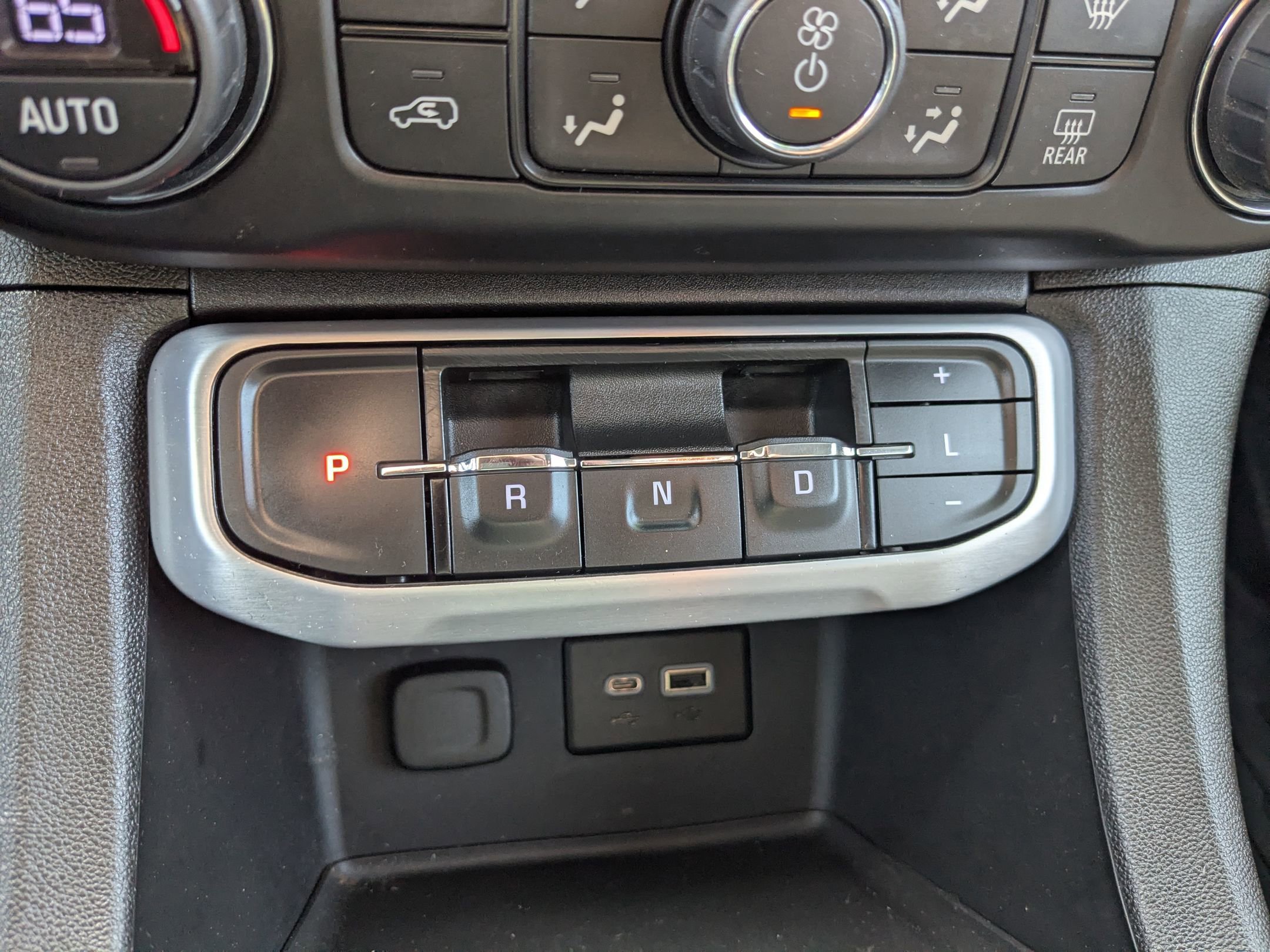 Used 2021 GMC Acadia SLE w/ Elevation Edition image 18