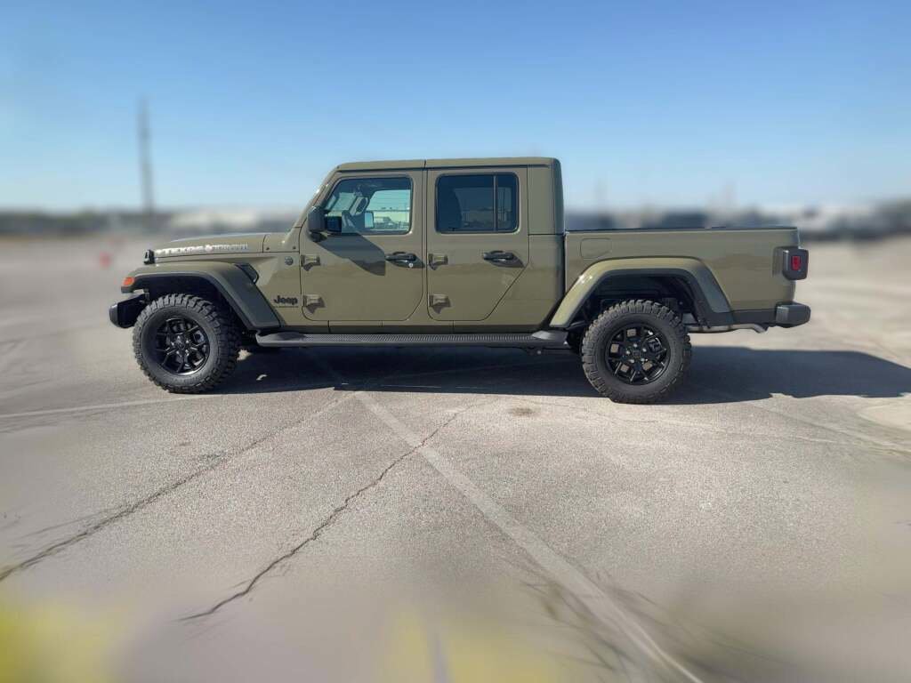 New 2025 Jeep Gladiator Sport image 6