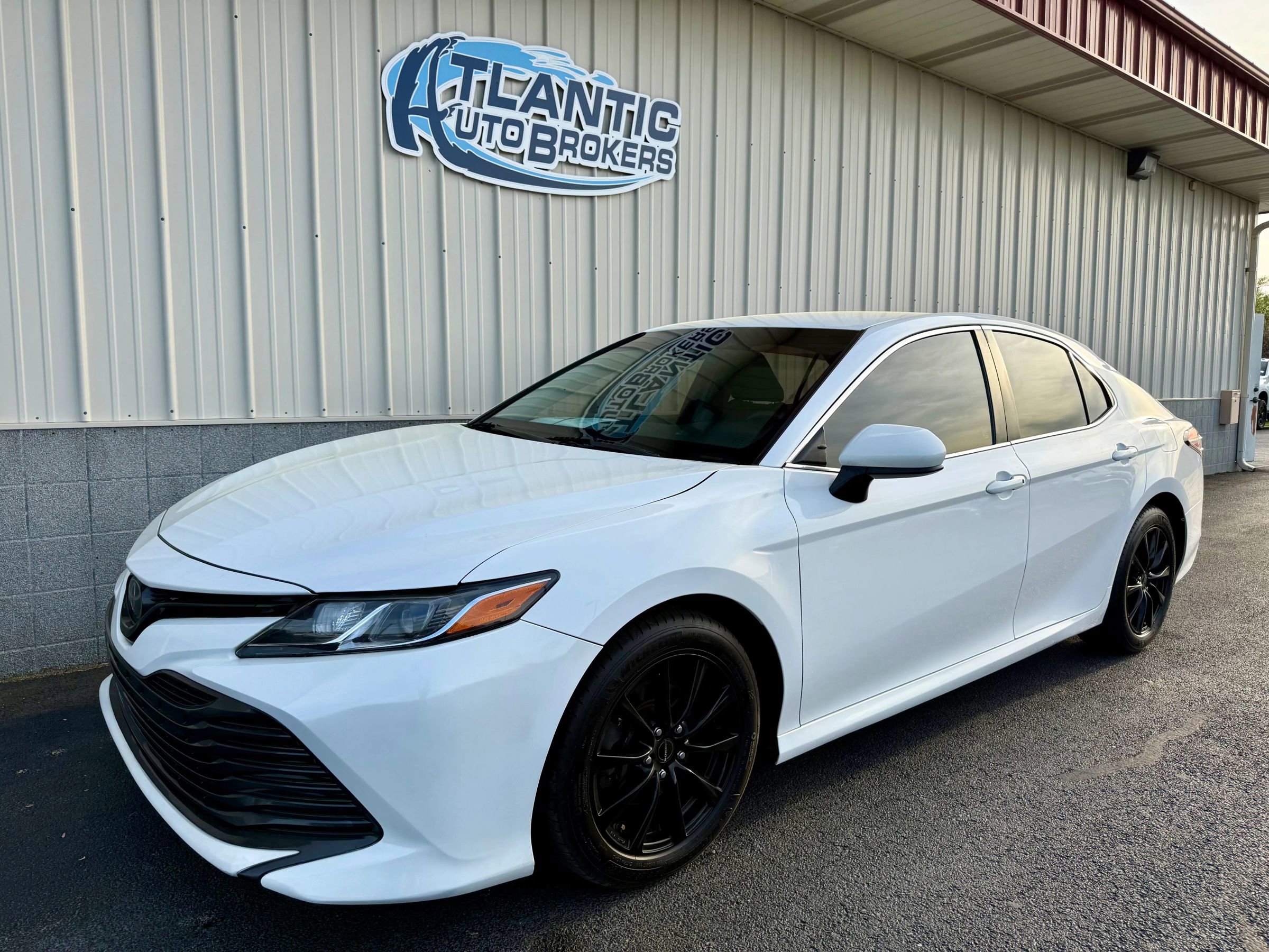Used 2018 Toyota Camry LE FWD image 1