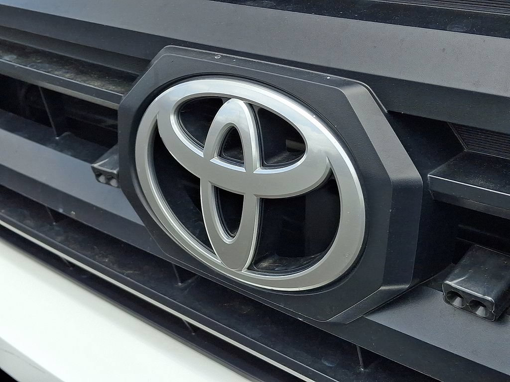 Used 2025 Toyota Tacoma SR RWD image 31