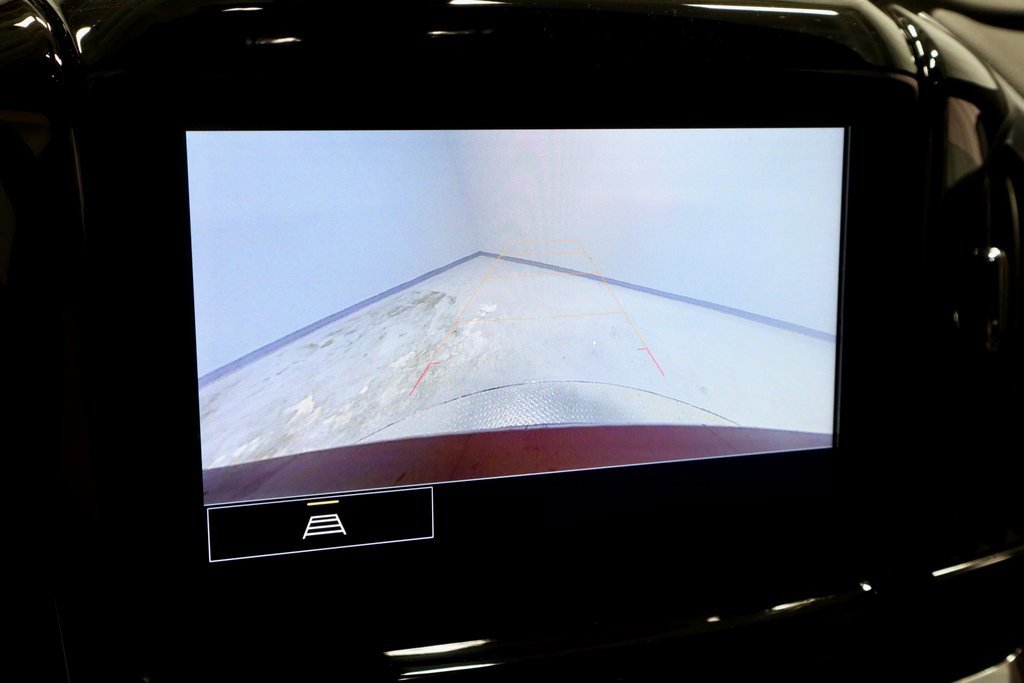 Used 2023 Chevrolet Traverse LT image 2