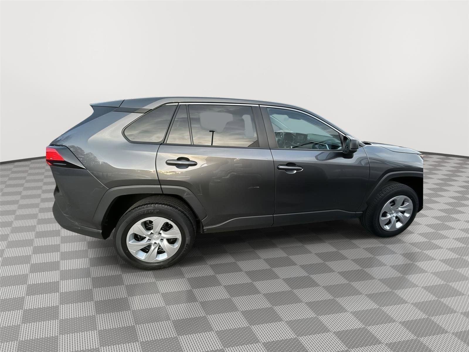 Used 2022 Toyota RAV4 LE image 6