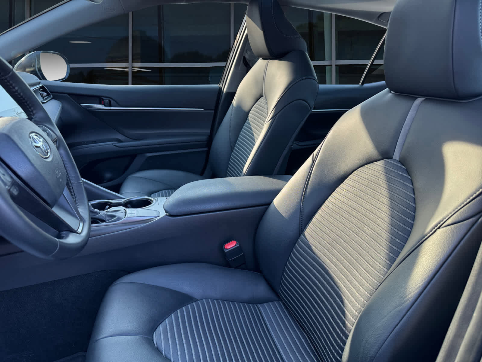 Used 2024 Toyota Camry SE image 2