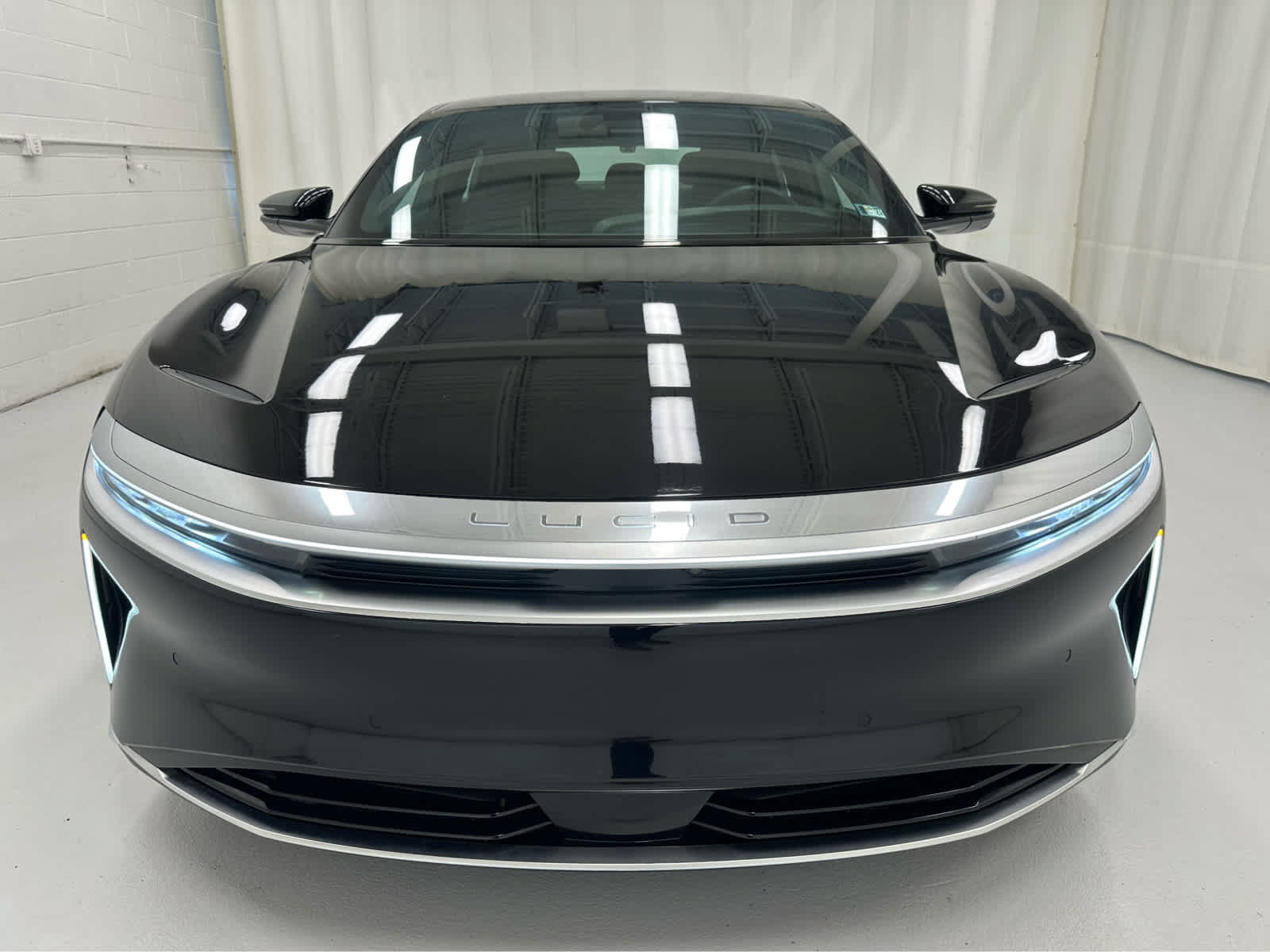 Used 2025 Lucid Air Touring AWD/4WD image 3