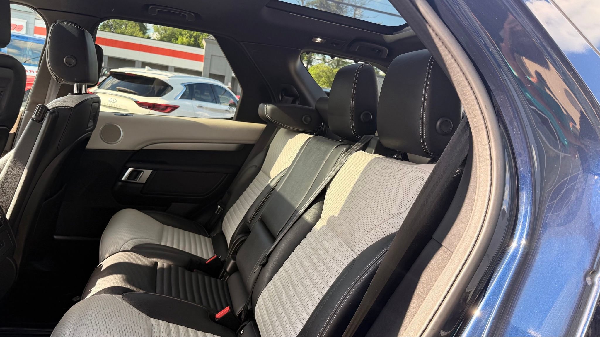 Used 2021 Land Rover Discovery S R-Dynamic AWD/4WD image 20