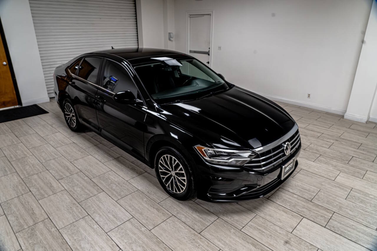 Used 2019 Volkswagen Jetta SE w/ Cold Weather Package FWD image 13