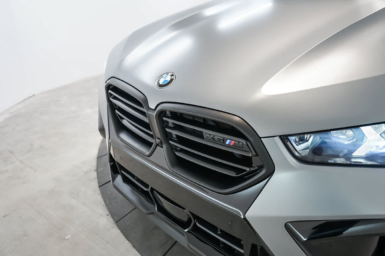 Used 2025 BMW X6 M Competition w/ Executive Package AWD/4WD image 17