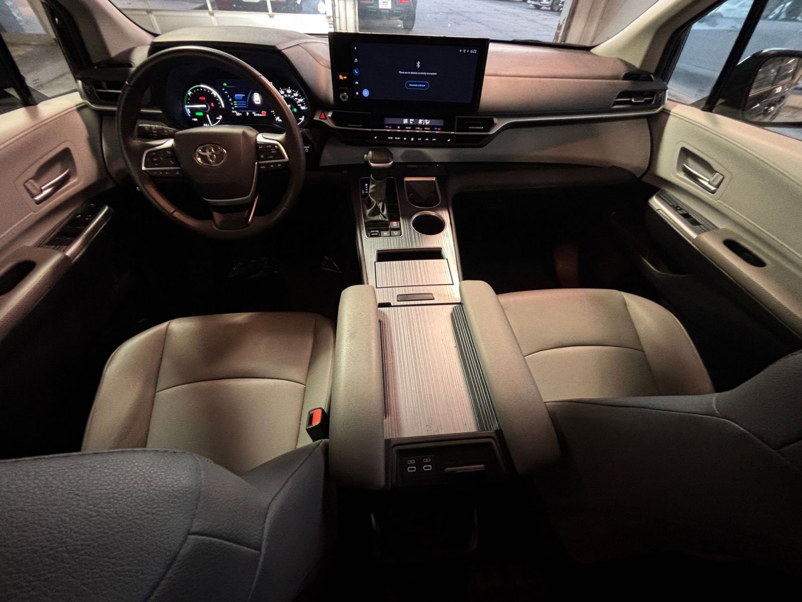 Used 2025 Toyota Sienna XLE image 37