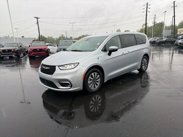 Used 2023 Chrysler Pacifica Touring-L FWD image 19
