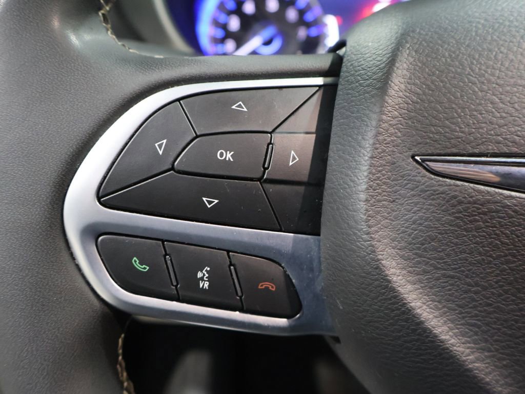 Certified 2024 Chrysler Pacifica Touring-L image 37