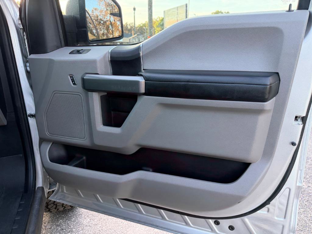 Used 2017 Ford F150 XLT w/ Equipment Group 302A Luxury image 19
