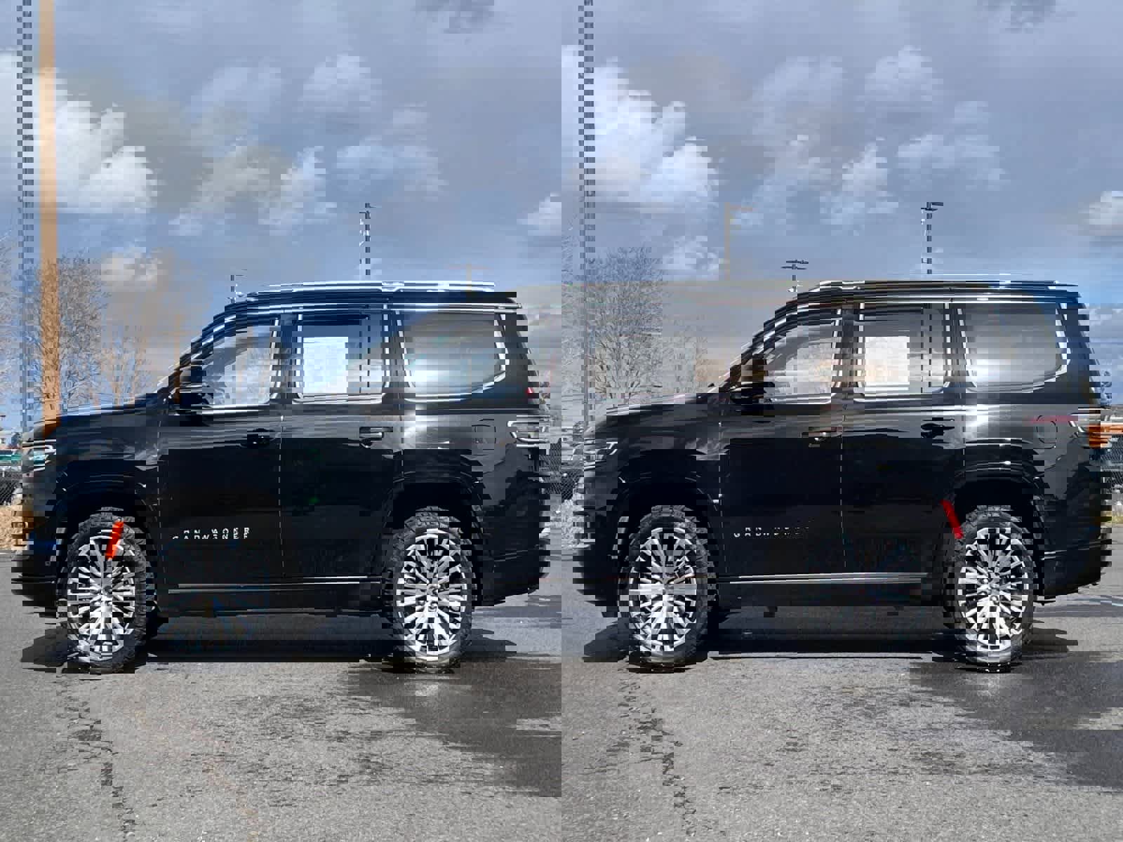 Used 2022 Jeep Grand Wagoneer Series III w/ Rear-Seat Entertainment Group image 5