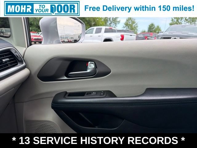 Used 2021 Chrysler Pacifica Touring-L FWD image 27