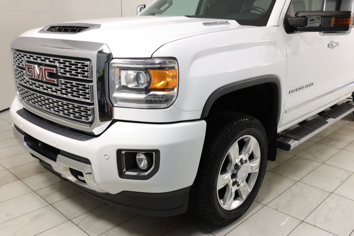 Used 2019 GMC Sierra 2500 Denali w/ Duramax Plus Package AWD/4WD image 45