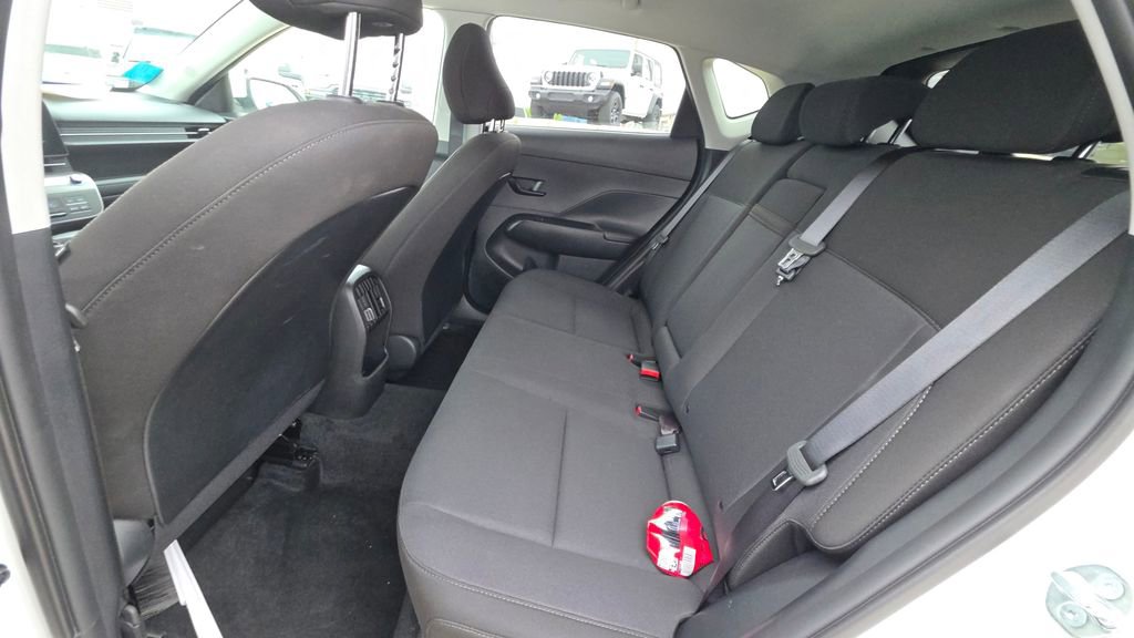 Used 2025 Hyundai Kona SEL image 13