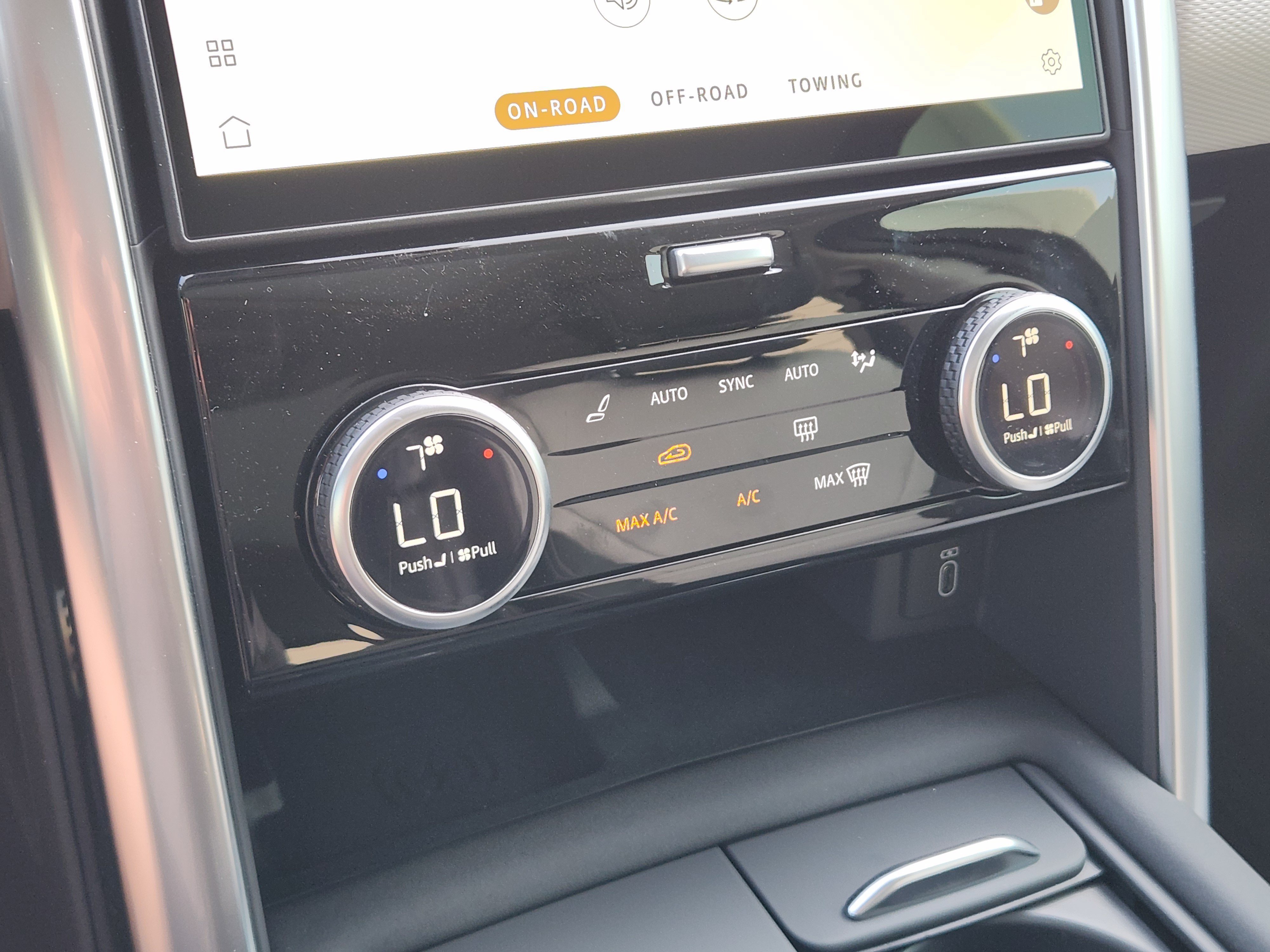 New 2026 Land Rover Discovery Limited Edition AWD/4WD image 14