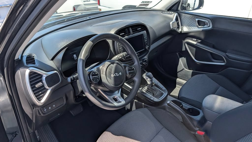 Used 2024 Kia Soul FWD image 2