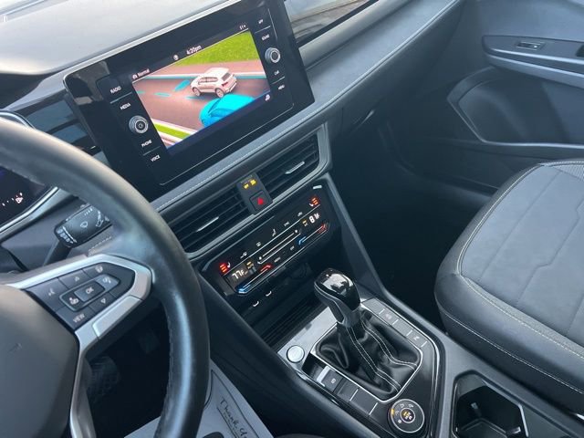 Certified 2025 Volkswagen Taos SE image 22