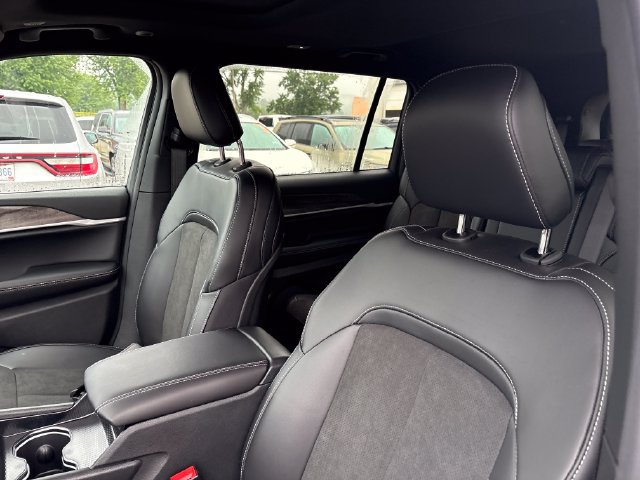 New 2026 Jeep Grand Cherokee L 4WD image 9