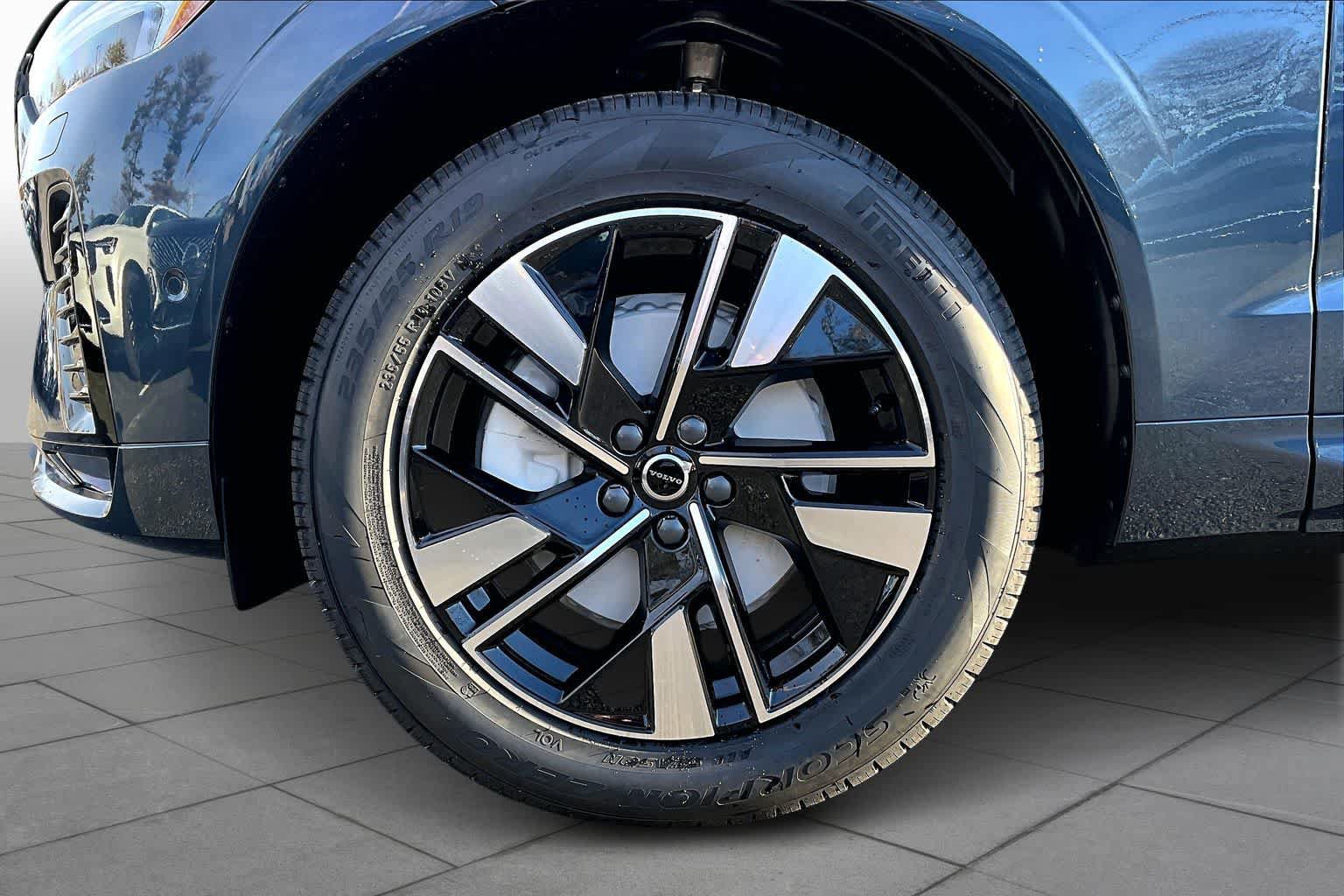 New 2026 Volvo XC60 B5 Plus w/ Protection Package Premier AWD/4WD image 16