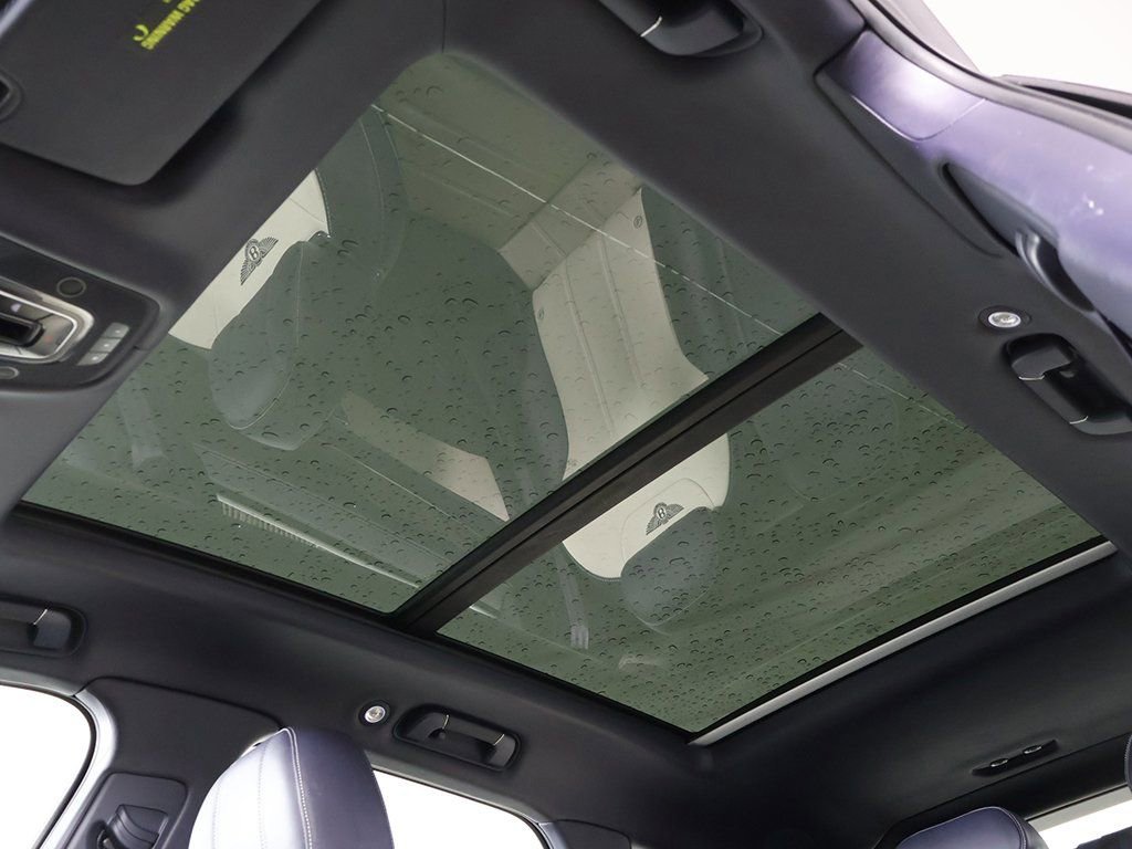 Used 2019 Bentley Bentayga image 19